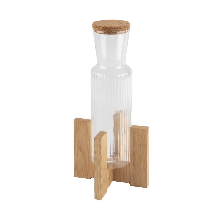 Pedestal for glass carafe